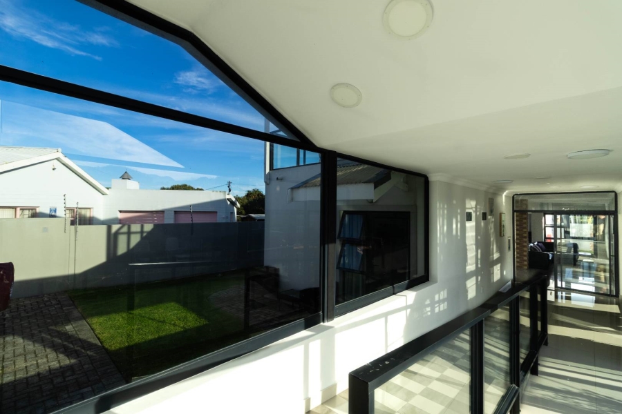 7 Bedroom Property for Sale in Sandbaai Western Cape